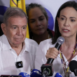 La líder opositora María Corina Machado, a la derecha, y el candidato presidencial Edmundo González ofrecen una conferencia de prensa después de que las autoridades electorales declararan al presidente Nicolás Maduro como ganador de las elecciones presidenciales en Caracas, Venezuela, el lunes 29 de julio de 2024.