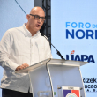 El ministro de Economía, Pavel Isa Contreras, habla durante el Foro del Nordeste en San Francisco de Macorís, este martes.