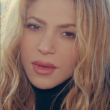 Captura de pantalla del video promocional de Shakira "Último"