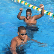 Los gemelos Liangel Gabriel y Gabriel Liangel mientras entrenaban en la alberca de la Universidad Católica Santo Domingo (UCSD).