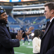 Los exjugadores de la NFL Richard Sherman y Tom Brady conversan antes del partido de la NFC Championship entre los Seattle Seahawks y los Los Angeles Rams, el domingo 25 de enero de 2026