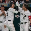 Shohei Ohtani celebra su jonrón con Seiya Suzuki en el partido frente a Corea del Sur en el Clásico Mundial, el 7 de marzo de 2026.