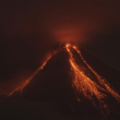 Lava fluye por la ladera del Volcán de Fuego de Colima, cerca del poblado de Comala, México, el viernes 10 de julio de 2015. (Foto AP/Sergio Tapiro Velasco).