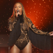 En esta fotografía del 26 de junio de 2016, Beyoncé interpreta "Freedom" en los Premios BET en Los Angeles. AP