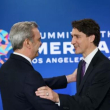 Presidente Luis Abinader y el primer ministro canadiense Justin Trudeau en la Cumbre de las Américas. Foto: Fuente externa.