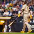 Manny Machado observa la dirección de la pelota en el choque que los Padres cayeron ante los Cachorros