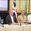 Presidente Luis Abinader reunido con varios ministros para tratar el tema de la migración haitiana