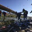 Migrantes caminan hacia la frontera entre México y Estados Unidos, en Ciudad Juárez, México, el miércoles 14 de diciembre de 2022.