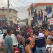 Personas aglomeradas tras tiroteo en presunto punto de drogas en Moca