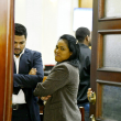 Pastora Rossy Guzmán posa sonriente en sala de audiencia judicial