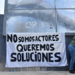Los manifestantes sostuvieron carteles alusivos a la búsqueda de soluciones ante la Opret