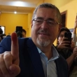 El candidato Bernardo Arévalo de León dice que ganar la presidencia será “respetuoso de la división de poderes”.