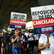 Por segunda vez, decenas de empleados del Metro de Santo Domingo realizan este jueves una marcha en demanda de pagos de prestaciones y otras reivindicaciones.