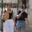 Los turistas sufren de calor cuando visitan Palermo, Sicilia