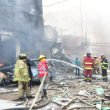 Bomberos trabajando en la explosión de San Cristóbal