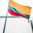 Bandera de Colombia ondea en el viento. Imagen ilustrativa.