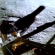 Rover lunar indio Pragyan en la superficie lunar.