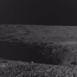 Imagen de un cráter captado por el rover lunar indio.