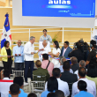 El presidente Luis Abinader junto a personal del Ministerio de Educación, alumnos y profesores dio inicio al año escolar 2023-2024 anunciando la ampliación del transporte.