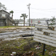 Se ve una calle inundada cerca del puerto deportivo de Steinhatchee en Steinhatchee, Florida, el 30 de agosto de 2023, después de que el huracán Idalia tocara tierra.