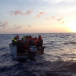 Imagen de la Guardia Costera donde se observan a dominicanos intentando llegar a Puerto Rico en Yola