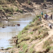 Grupo de haitianos durante labores de extracción de arena en un tramo del río Masacre