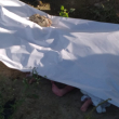 Fotografía muestra los pies de uno de los recién nacidos encontrado muerto.