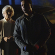 Esta imagen publicada por Universal Pictures muestra a Ellen Burstyn, izquierda, y Leslie Odom, Jr. en una escena de "El exorcista: Believer."