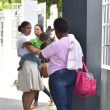 Madres con sus niños acudieron a las emergencias por sospechas de dengue.