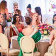 Esta foto tomada el 8 de noviembre de 2023 muestra a las aspirantes a Miss Universo asistiendo a un evento de gala en la sede del Ministerio de Relaciones Exteriores de El Salvador en San Salvador, ciudad sede de la 72° edición del certamen Miss Universo, prevista para noviembre.