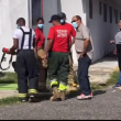 Brigadas de los bomberos recuperar cadáver de neonato en fosa del hospital de Barsequillo en Haina