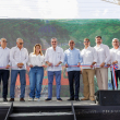 El presidente Luis Abinader junto a funcionarios de su gobierno mientras inauguraba una de las obras en el Sur.
