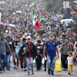 Migrantes participan en una caravana hacia la frontera con Estados Unidos en Tapachula, estado de Chiapas, México.