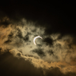 Fotografía muestra eclipse solar.