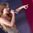 La cantautora estadounidense Taylor Swift actúa durante su gira Eras en el estadio Sofi de Inglewood, California, el 7 de agosto de 2023. Tanto los músicos como los críticos han acusado durante mucho tiempo a los votantes de los Grammy de ignorar el trabajo de las artistas femeninas, pero este año, es muy probable que las mujeres se lleven a casa los principales premios de la noche.