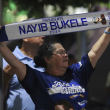 Una seguidora del presidente Nayib Bukele celebra los resultados de las elecciones generales en la plaza Gerardo Barrios en el centro de San Salvador, el domingo pasado.
