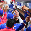 Jugadores dominicanos celebran al anotar una carrera ante México en la Serie del Caribe que se celebra en Miami