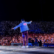 Juan Luis Guerra con la multitud a sus pies, la noche del sábado 10 de febrero de 2024 en el Estadio Olímpico de Santo Domingo.