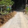 La carretera Cambia-Los Cacaos, de 22.77 kilómetros de longitud, está dividida en cuatro tramos
