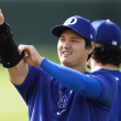 El bateador designado Shohei Ohtani participa en un entrenamiento de los Dodgers de Los Ángeles, el domingo 25 de febrero de 2024.