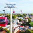 El Teleférico de Santiago inició ayer sus operaciones al público.