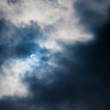 Fotografía muestra eclipse solar en el cielo.