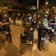 La policía de Perú entró por la fuerza a la residencia de Boluarte