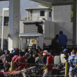 El sábado pasado decenas de haitianos buscan abastecerse en una estación de gas en Puerto Príncipe.