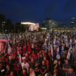 gente protesta contra el gobierno del primer ministro israelí Benjamin Netanyahu