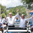 El presidente Luis Abinader, en una caravana política junto a Ricardo de los Santos,  en una caravana