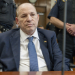 Harvey Weinstein comparece ante el Tribunal Penal de Manhattan el miércoles 29 de mayo de 2024 en Nueva York. Weinstein enfrenta un nuevo juicio por cargos de violación después de que se anulara su condena de 2020. El juicio comenzaría a finales de año.