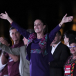 La presidenta electa Claudia Sheinbaum se dirige a sus seguidores en la plaza del Zócalo, tras el anuncio del conteo rápido oficial en las elecciones generales, en la madrugada del lunes 3 de junio de 2024.