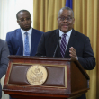 Garry Conille habla con la prensa después de su ceremonia de juramentación como primer ministro en Puerto Príncipe, el lunes 3 de junio de 2024.