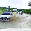 La carretera San José de Ocoa-Cruce de Ocoa tenía ayer grandes acumulados de agua que dificultaban el tránsito a vehículos sencillos.